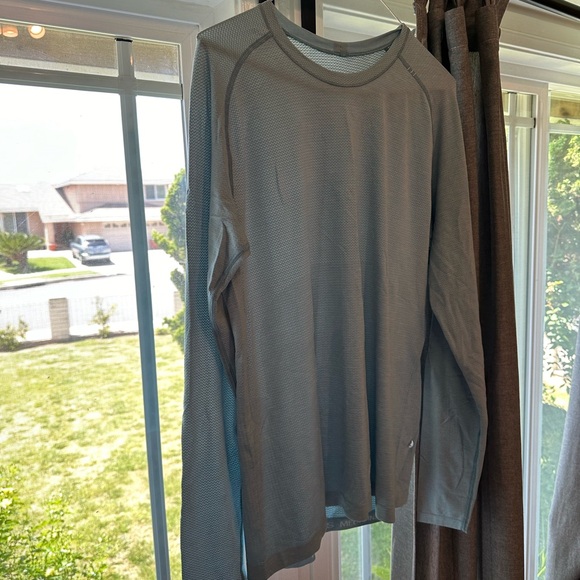 Lululemon Metal Tech Long Sleeve 2.0 - Picture 3 of 5